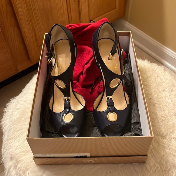 Brand New never worn w box, red dust bag and extra heel inserts. - Picture 1 of 14